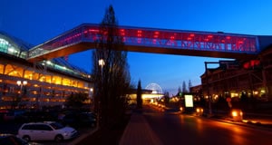 Falls Avenue Resort Skywalk